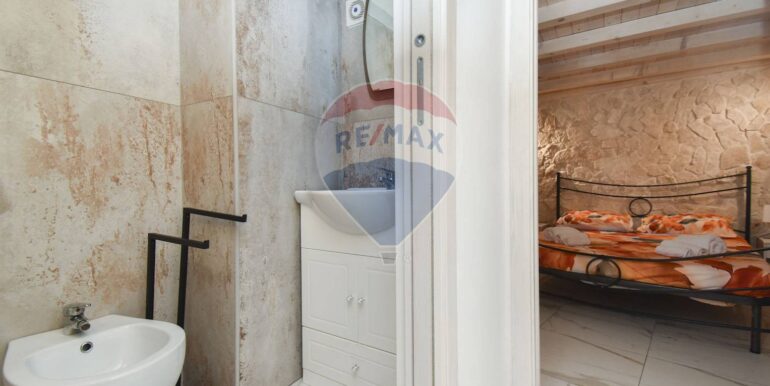 20251003102515-977393-16