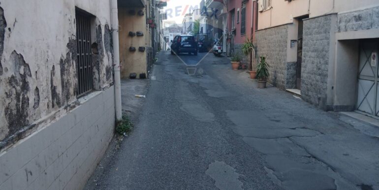 20251003224049-991606-4