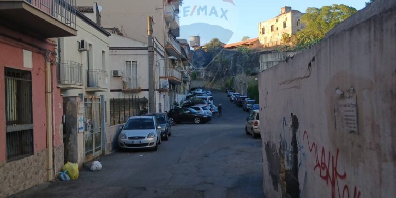 20251003224130-991606-14