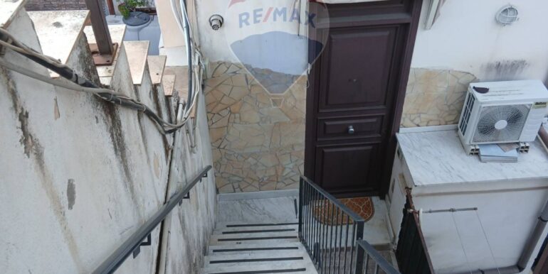 20251003224139-991606-16