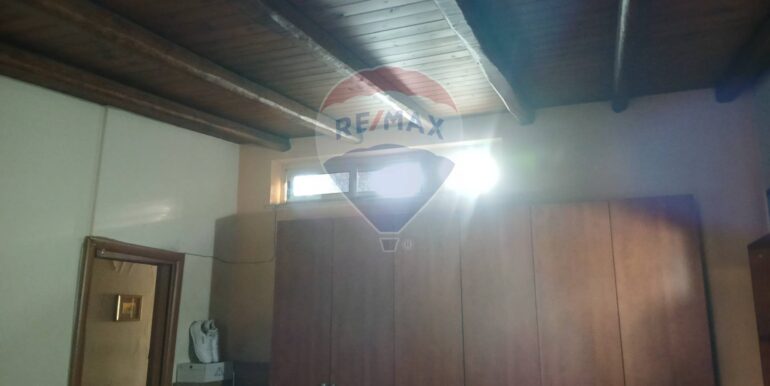 20251003224148-991606-18