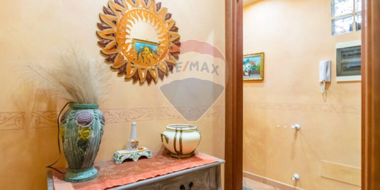 20251004101709-991618-8