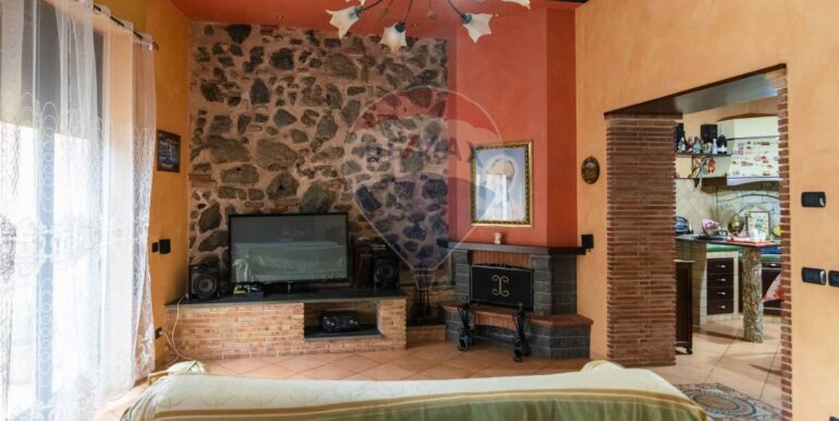 20251004101743-991618-19