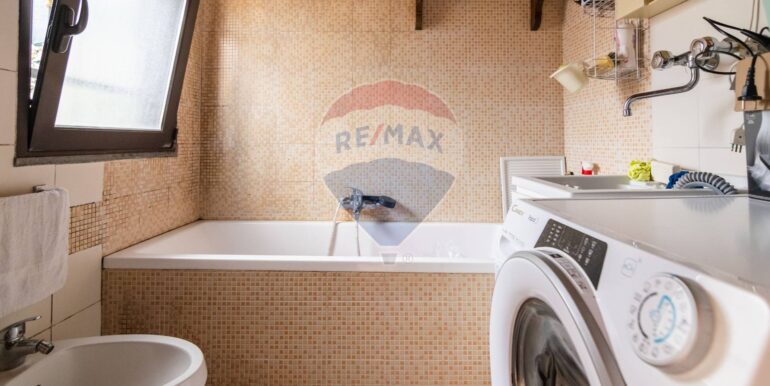 20251004101802-991618-25