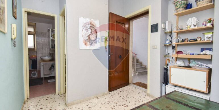 20251004232446-991714-11