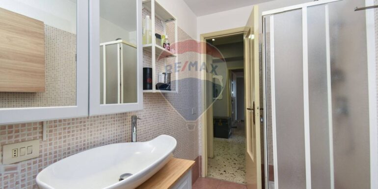 20251004232537-991714-23