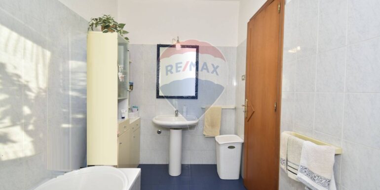 2025100505613-991732-10