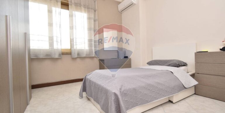 2025100520438-991734-13