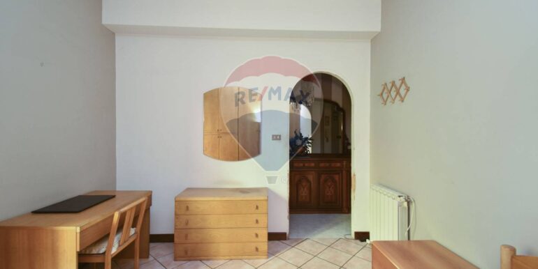 2025100520448-991734-18