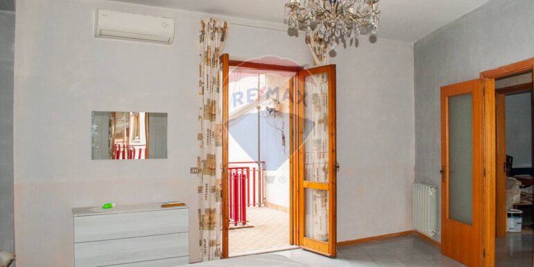 20251006190452-991983-18