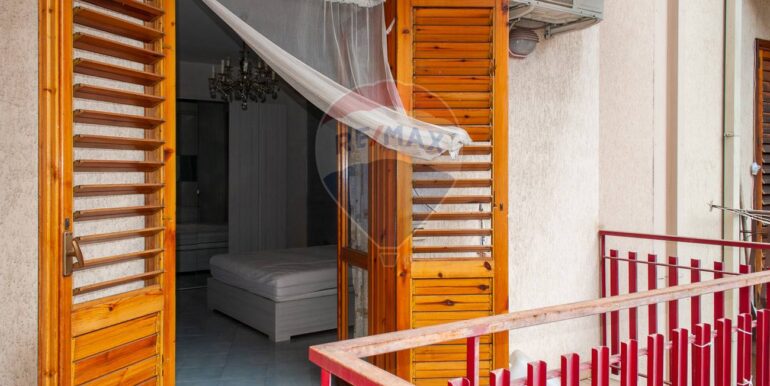 20251006190501-991983-21