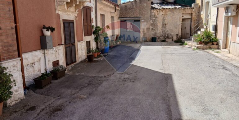 20251006224210-992002-2