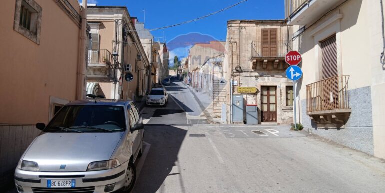 20251006224215-992002-3