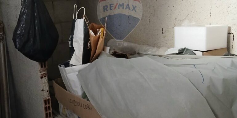 20251006224239-992002-8