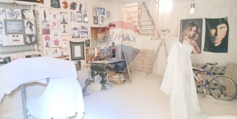 20251006224244-992002-9