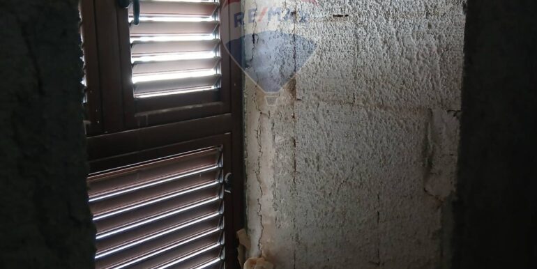 20251006224256-992002-11