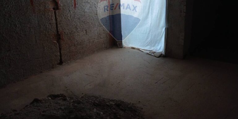 20251006224335-992002-18