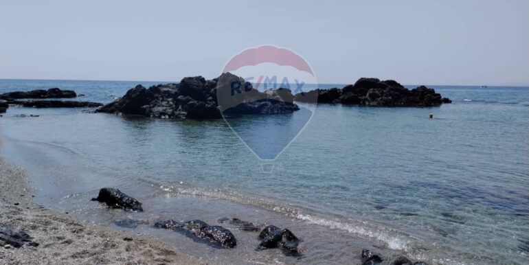 20251007124210-992073-8