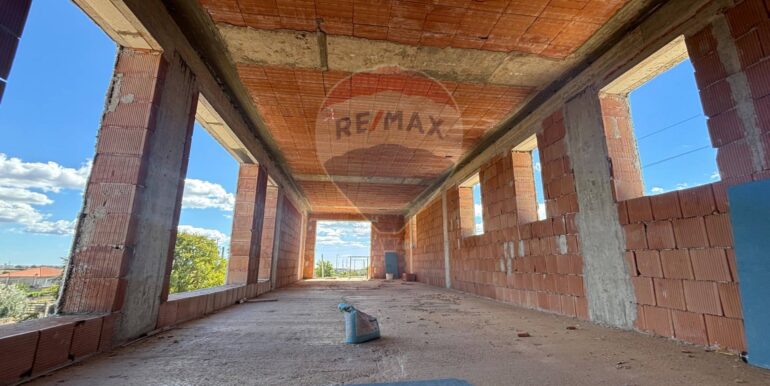 20251007215547-992348-18