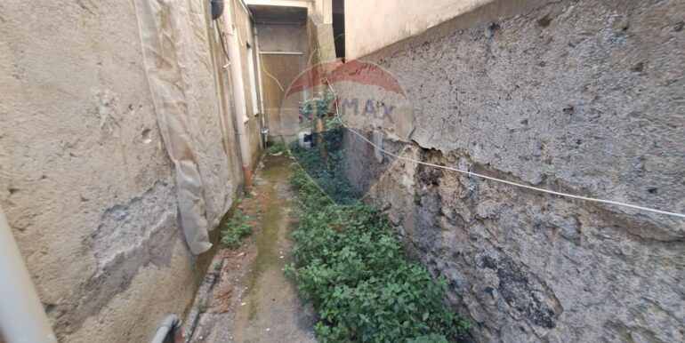 20251007222148-987669-8