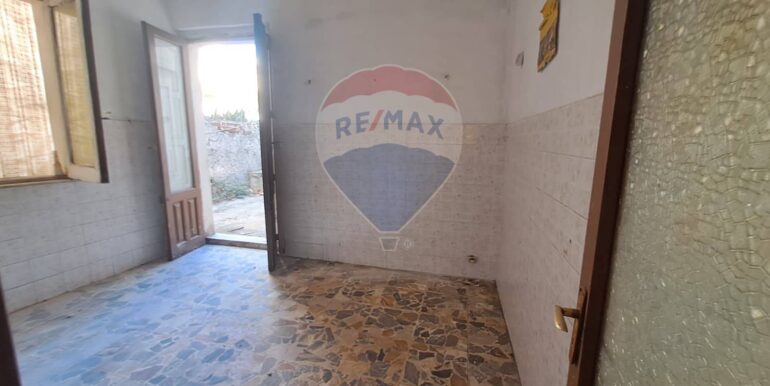 20251007222203-987669-14