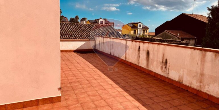 2025100785656-992014-1