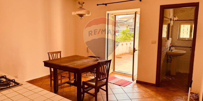 2025100785704-992014-4