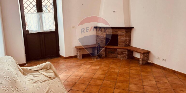 2025100785713-992014-8