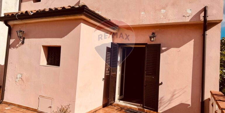 2025100785732-992014-16