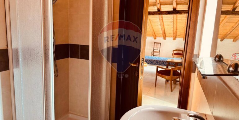 2025100785734-992014-17