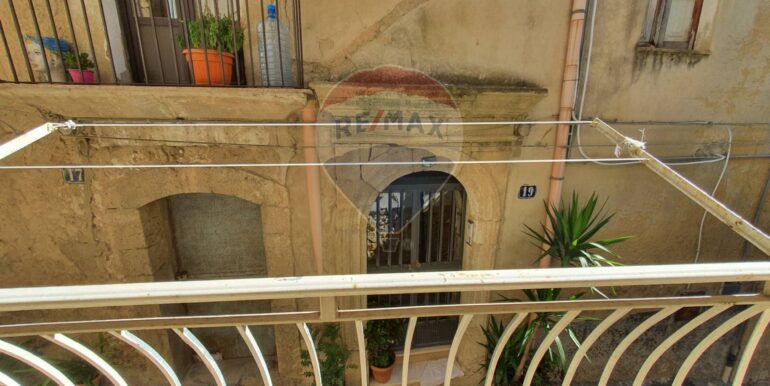 20251008180200-992565-2