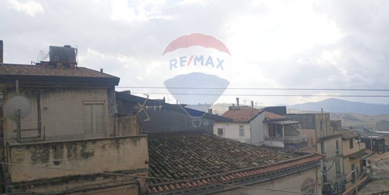 20251008182013-991591-8