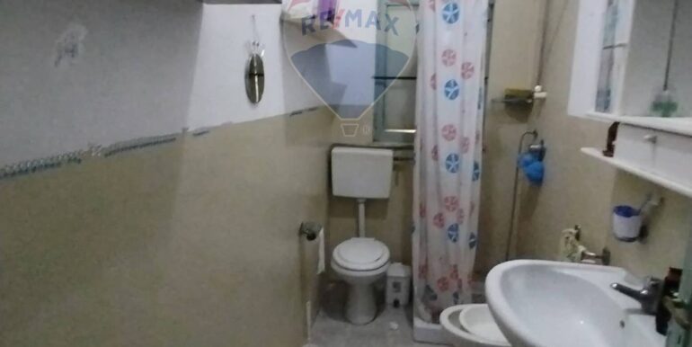 20251009220643-992822-14