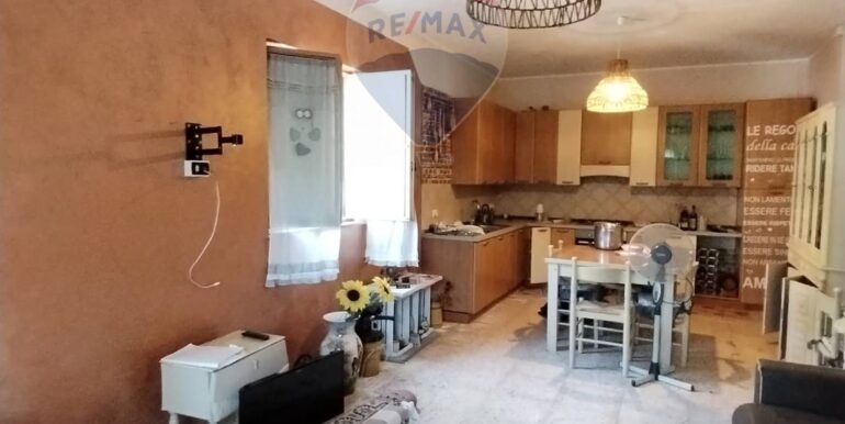 20251009220653-992822-18