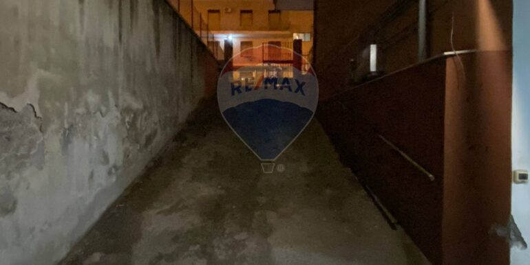 20251009233502-992825-5