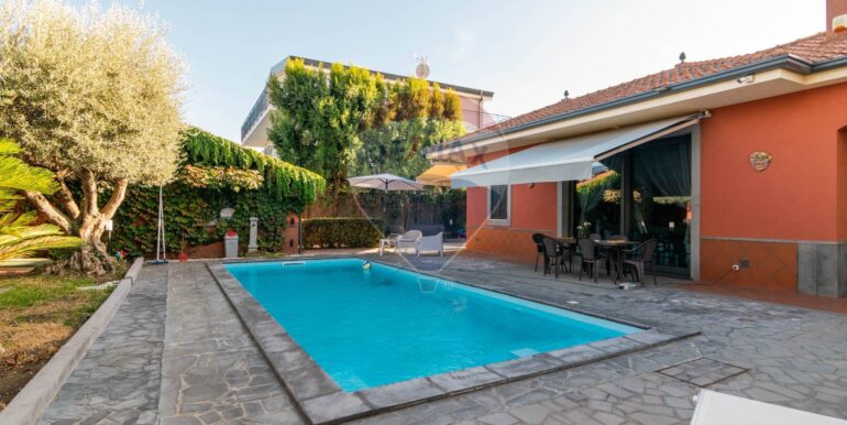 2025101400008-993483-3