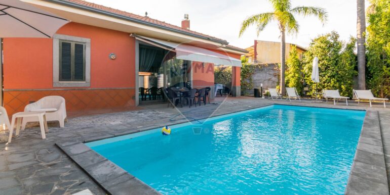 2025101400012-993483-4