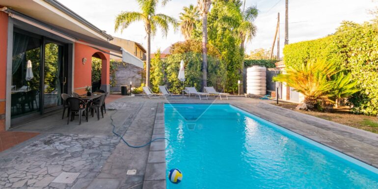 2025101400015-993483-5