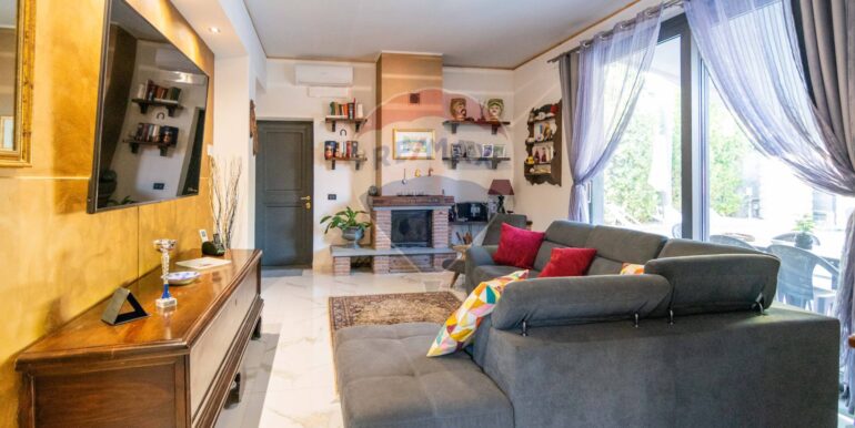 2025101400121-993483-21