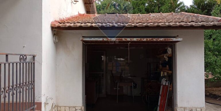 20251015220446-993842-3