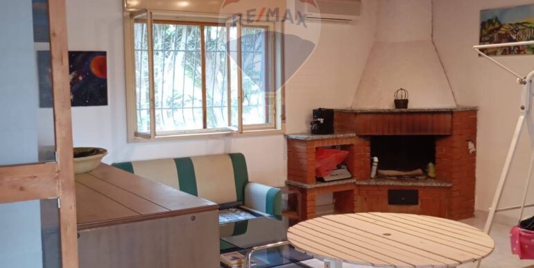 20251015220449-993842-4