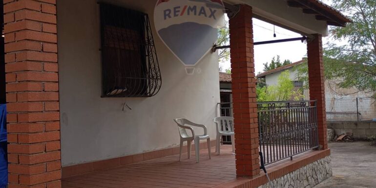 20251015220458-993842-7