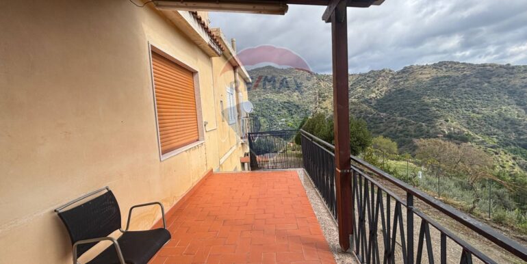 20251017224233-994291-36