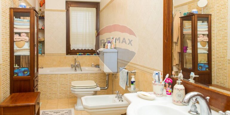 20251019170533-994435-35