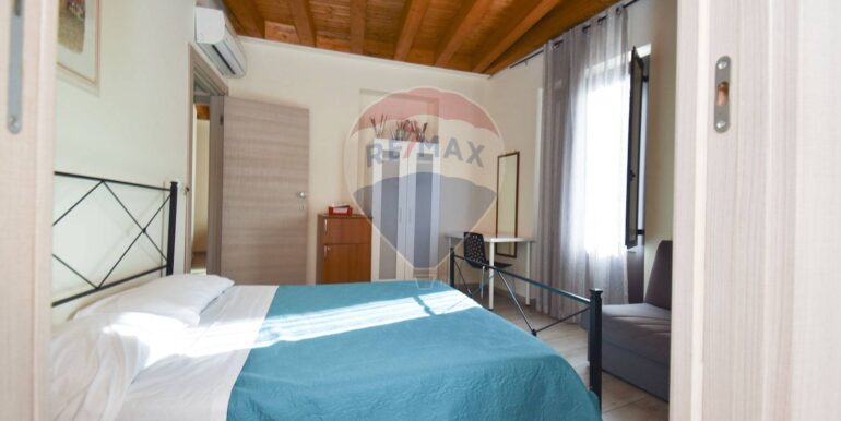 20251019204728-994440-34