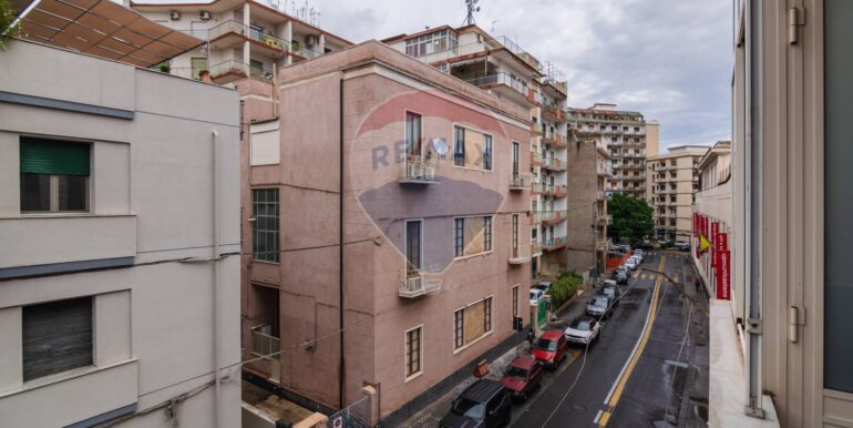 20251021184559-993543-6