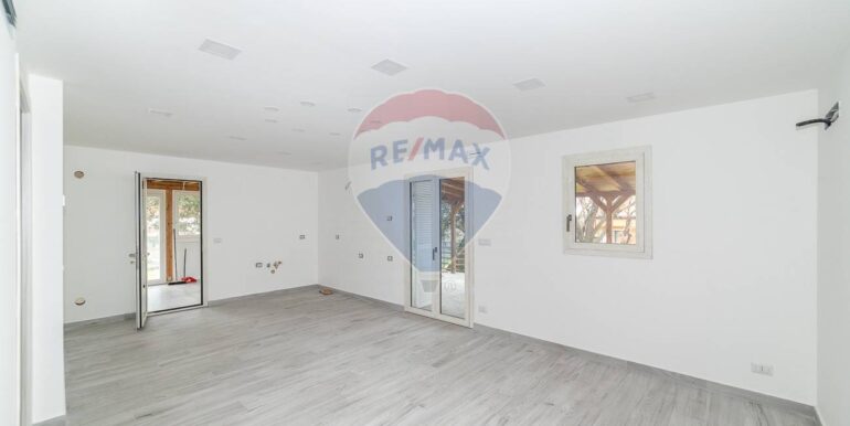 20251021192208-995272-12