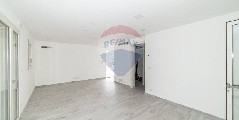 20251021192208-995272-14