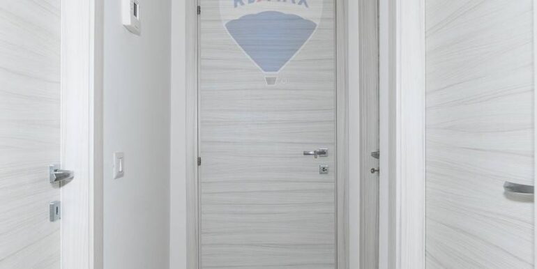 20251021192209-995272-17