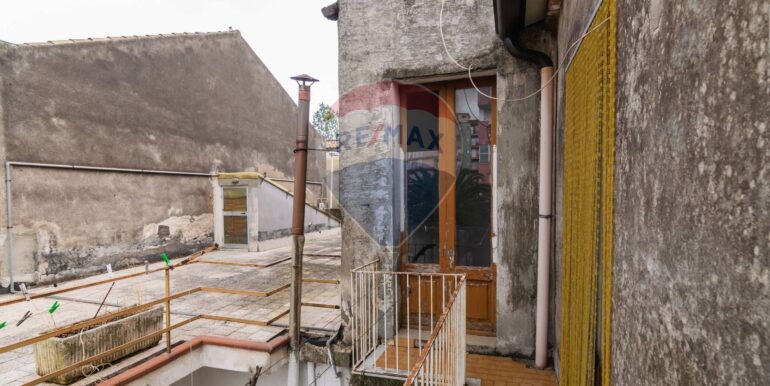 20251023214112-995698-19